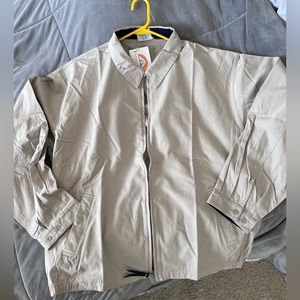 Men’s lightweight zip up jacket.